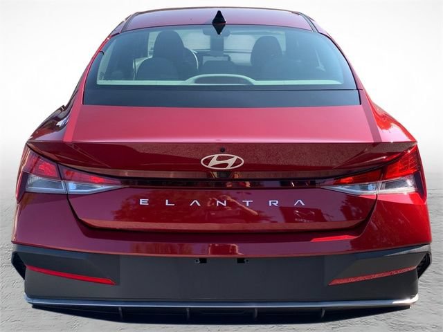 Certified 2024 Hyundai Elantra SEL FWD image 4