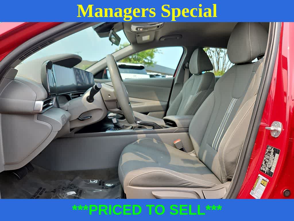 Used 2024 Hyundai Elantra SEL FWD image 12
