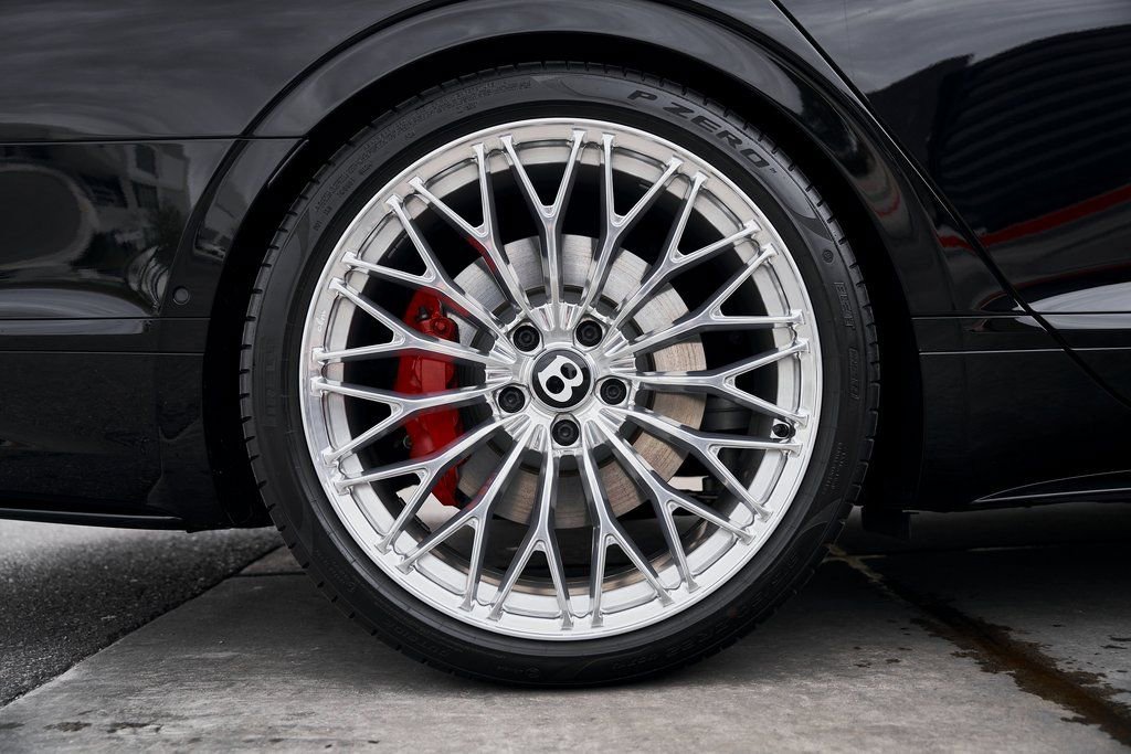 Used 2025 Bentley Flying Spur Plug-In Hybrid image 21