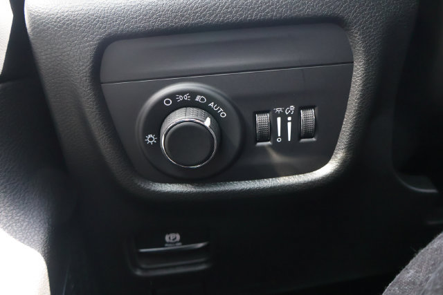 New 2026 Jeep Grand Cherokee Altitude AWD/4WD image 15