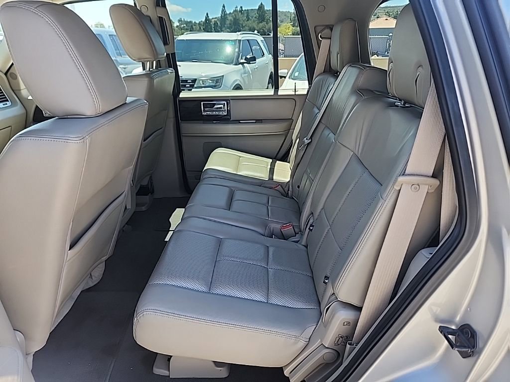 Used 2010 Lincoln Navigator w/ Elite Package image 11