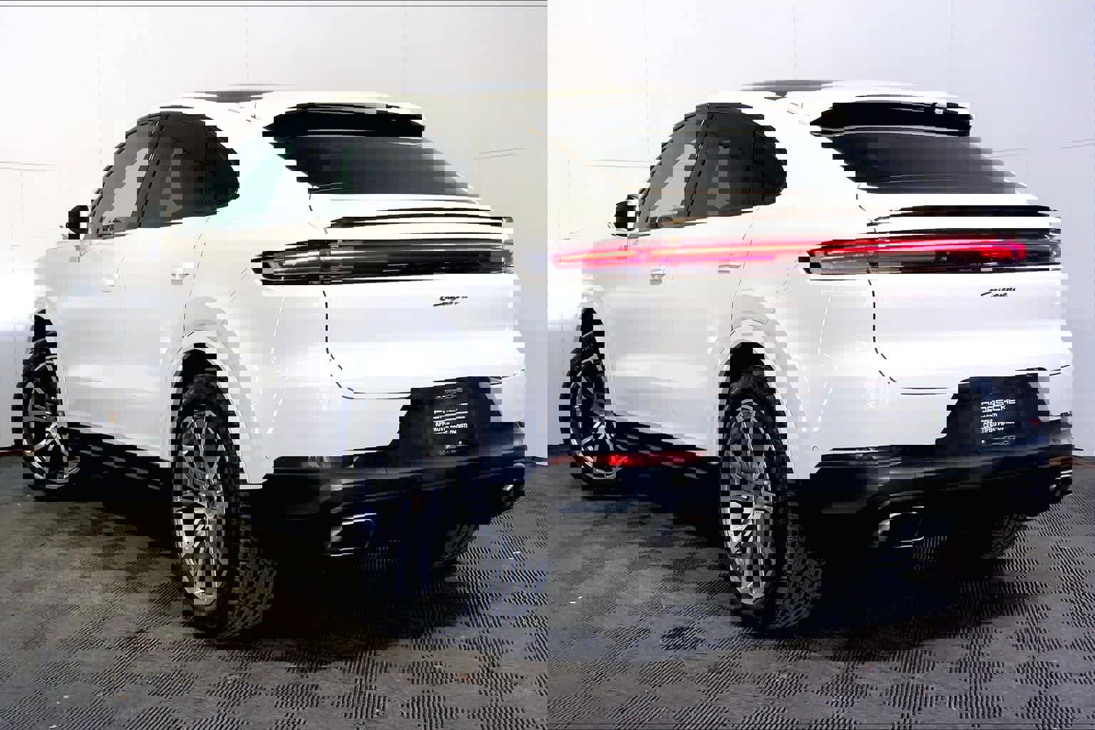 Used 2024 Porsche Cayenne Coupe image 3