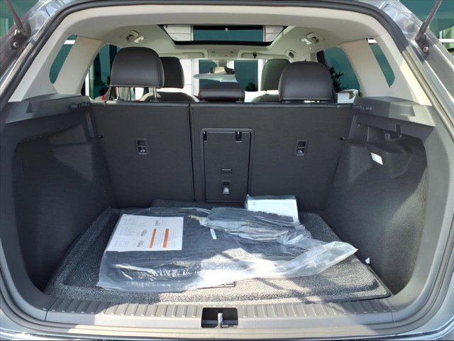 New 2025 Volkswagen Taos SEL image 11