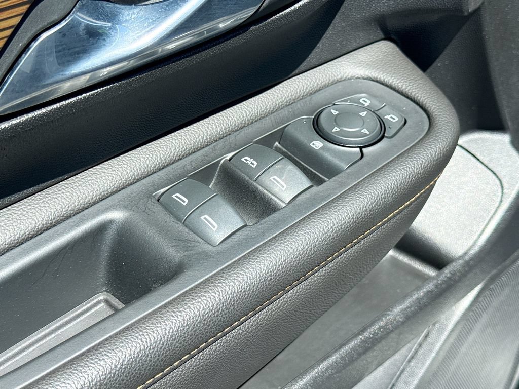 Used 2021 GMC Terrain SLE w/ Driver Convenience Package AWD/4WD image 23