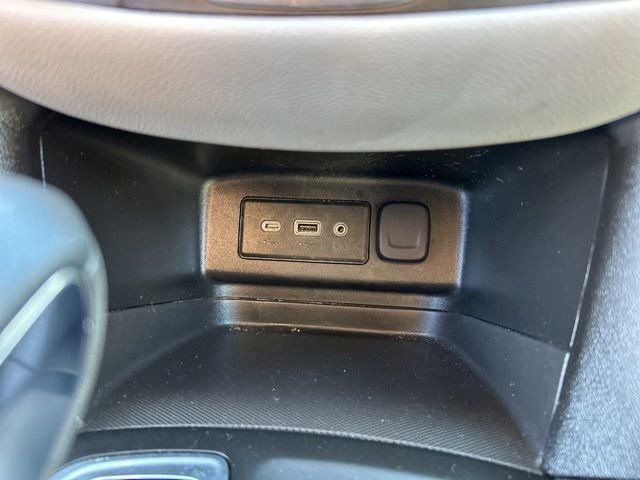 Used 2022 Chevrolet Equinox LS w/ LS Convenience Package image 29