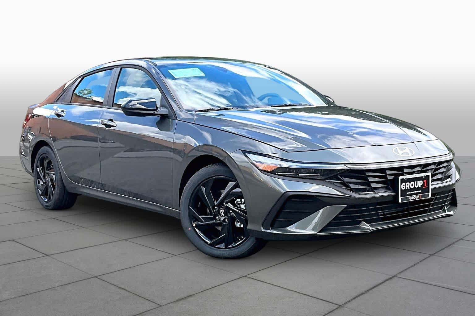 New 2026 Hyundai Elantra SEL Sport FWD image 2