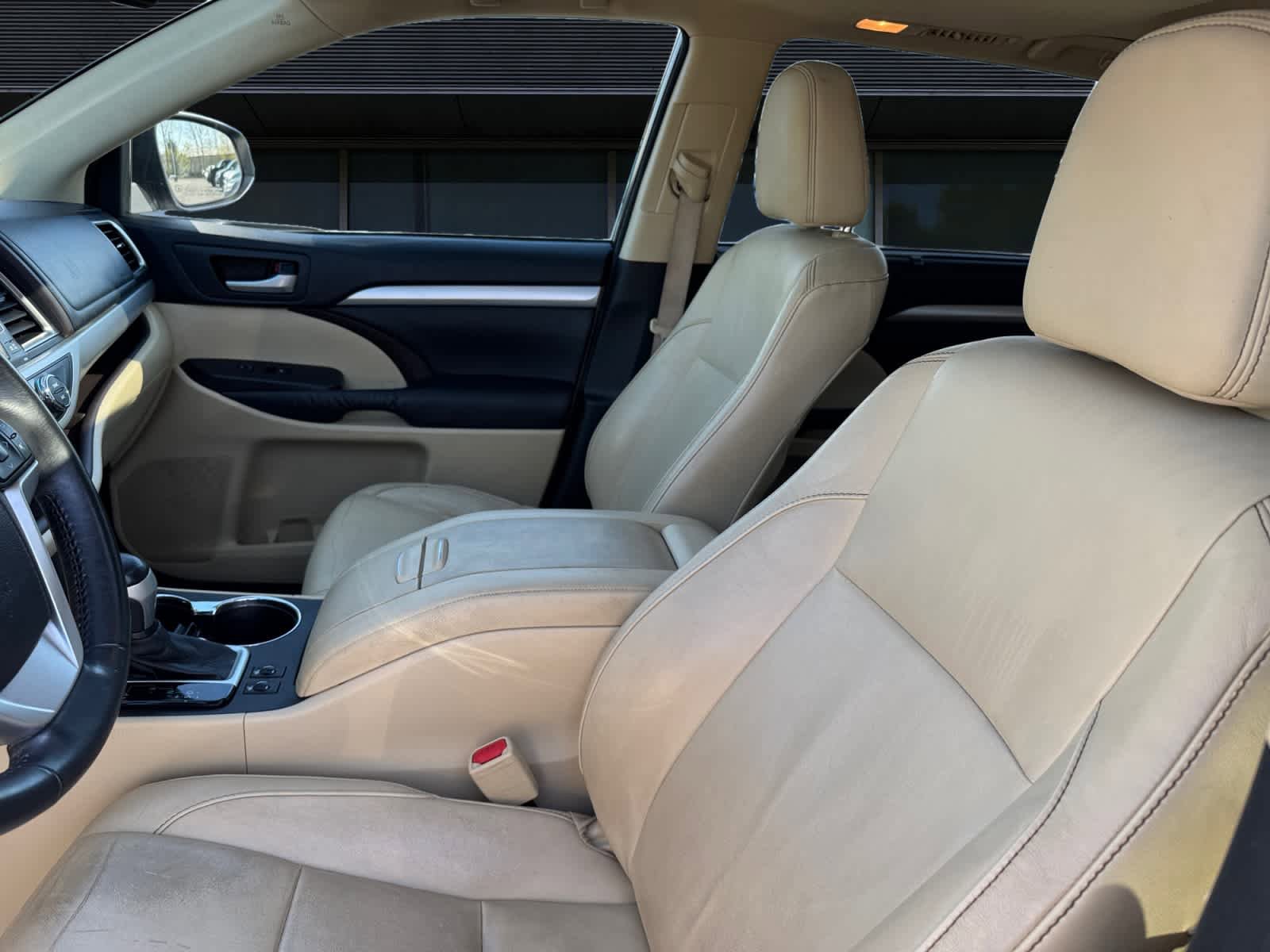 Used 2015 Toyota Highlander XLE AWD/4WD image 2