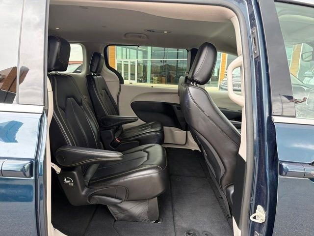 Used 2023 Chrysler Pacifica Touring-L FWD image 30