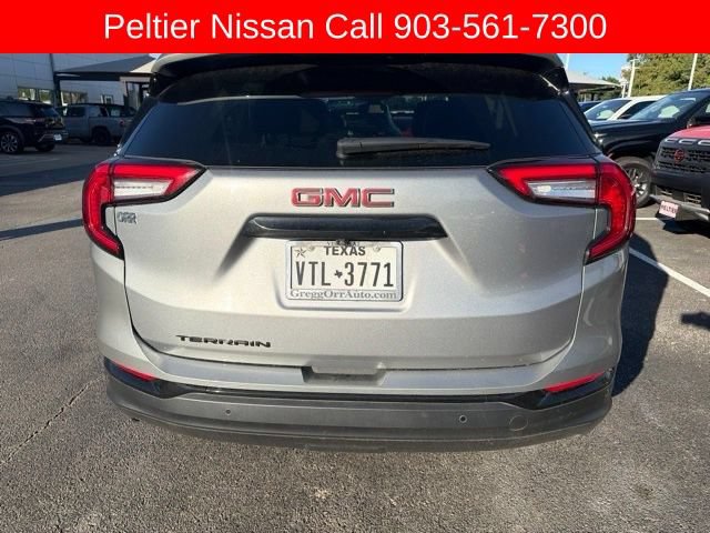 Used 2024 GMC Terrain SLT w/ Tech Package FWD image 3
