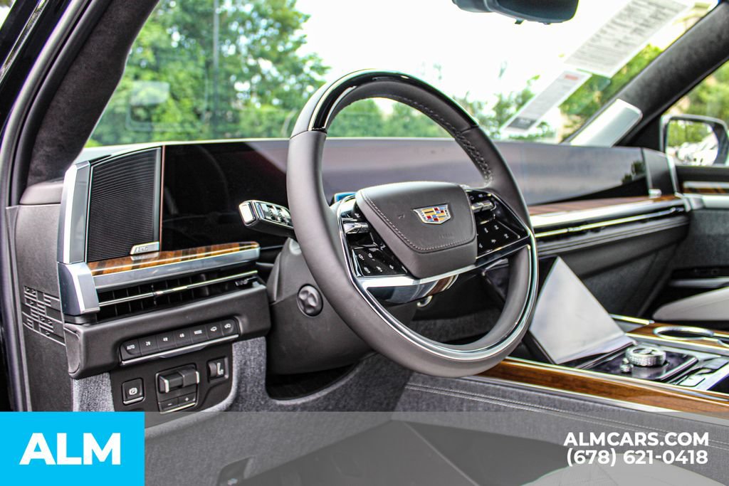 Used 2026 Cadillac Escalade Platinum Sport w/ LPO, Floor Liner Package AWD/4WD image 23