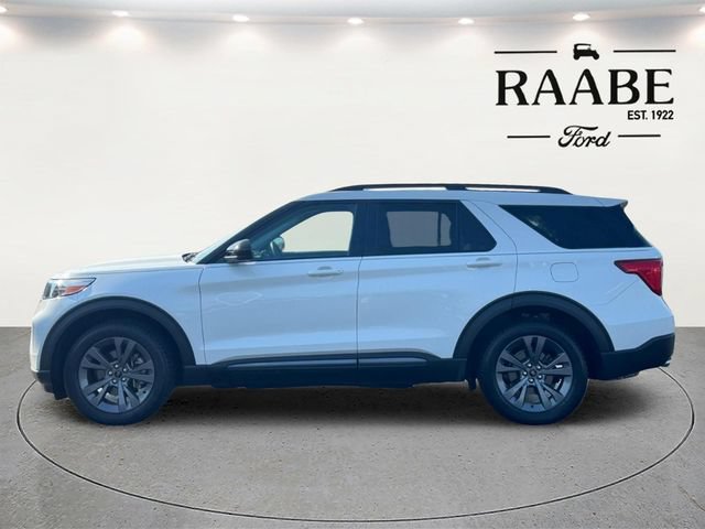 Used 2023 Ford Explorer XLT w/ Equipment Group 202A AWD/4WD image 4