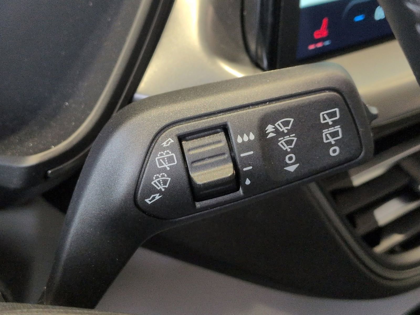 Certified 2025 Ford Escape SE FWD image 28
