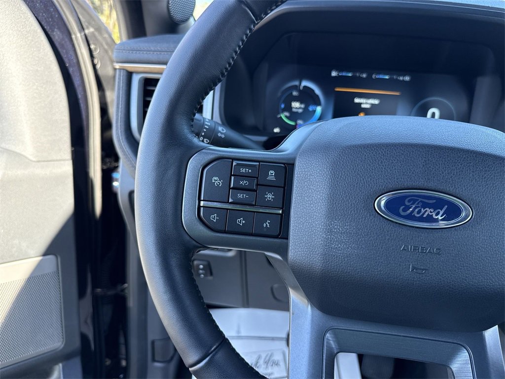 Used 2022 Ford F150 Lightning Lariat image 15