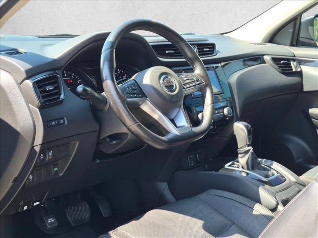 Used 2017 Nissan Rogue Sport SL w/ SL Premium Package FWD image 9