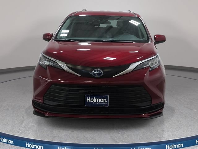 Certified 2023 Toyota Sienna LE FWD image 2