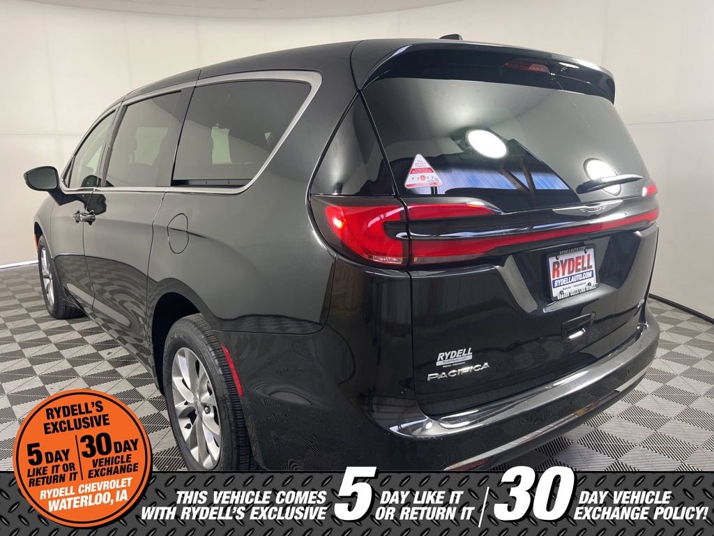 Used 2023 Chrysler Pacifica Touring-L image 9