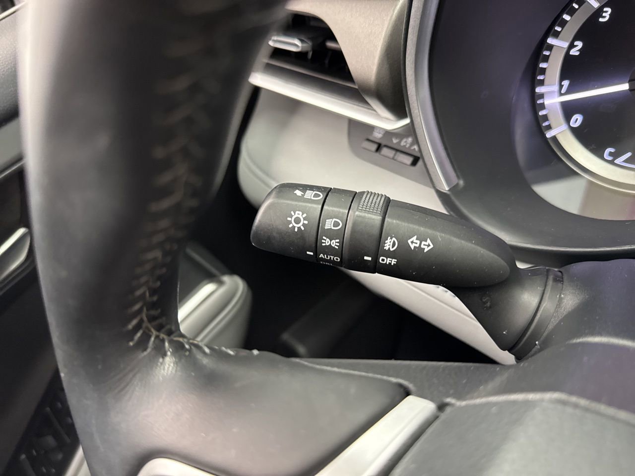 Used 2023 Toyota Highlander XLE image 23