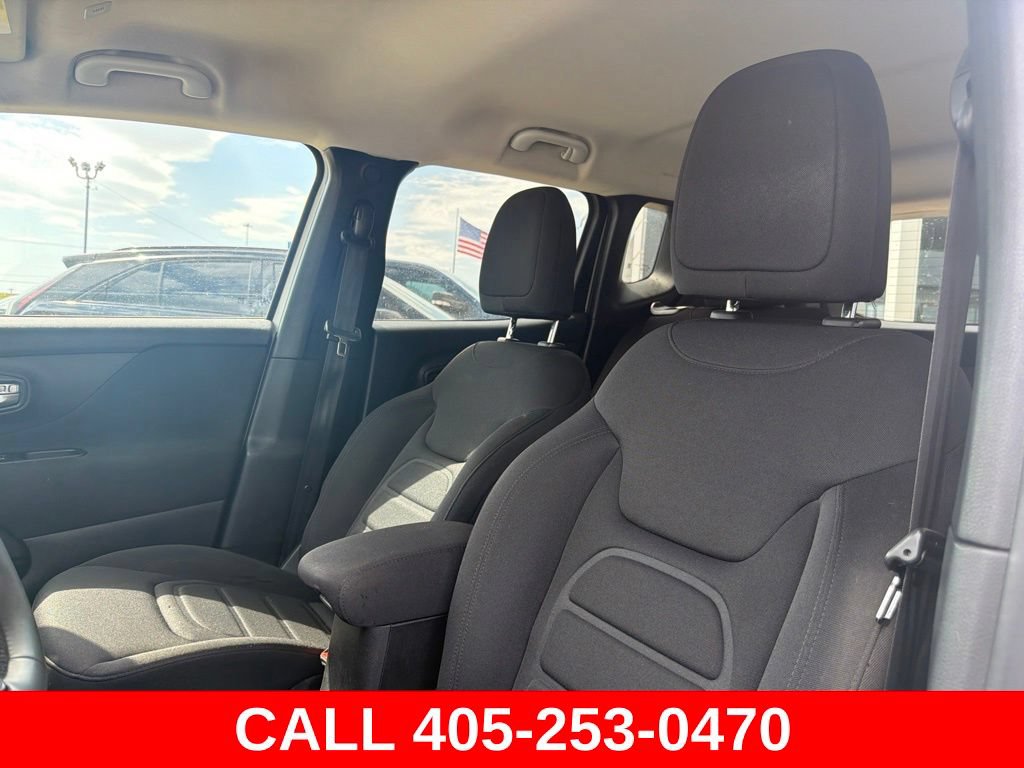 Used 2021 Jeep Renegade Latitude AWD/4WD image 10