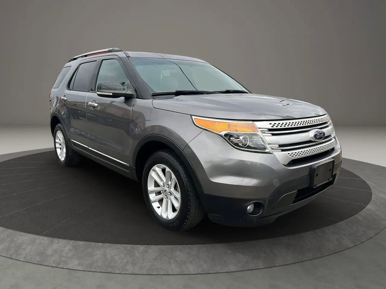Used 2014 Ford Explorer XLT image 3