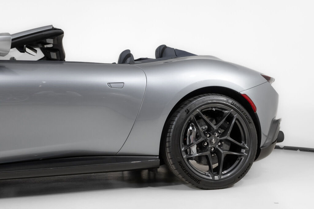 Used 2025 Ferrari Roma Spider image 16