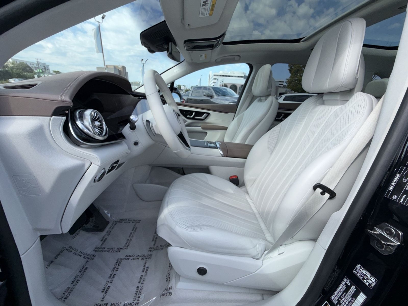 Used 2023 Mercedes-Benz EQS 580 4MATIC SUV image 13
