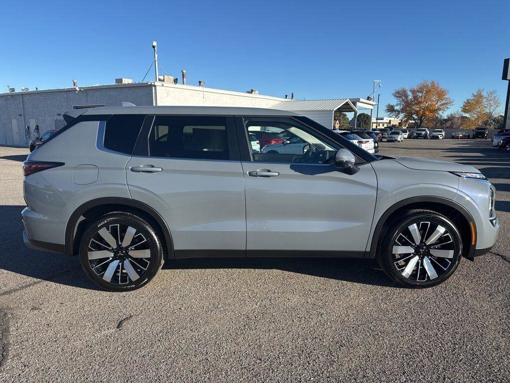 New 2026 Mitsubishi Outlander SE FWD image 8