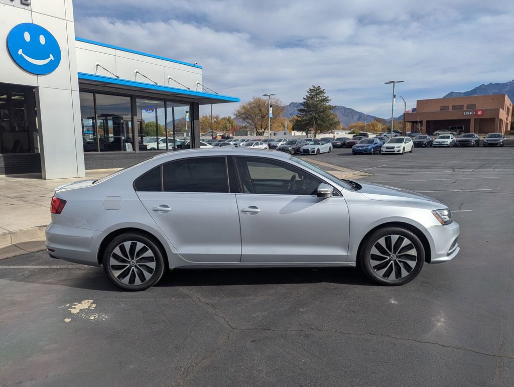 Used 2015 Volkswagen Jetta SEL Premium image 2
