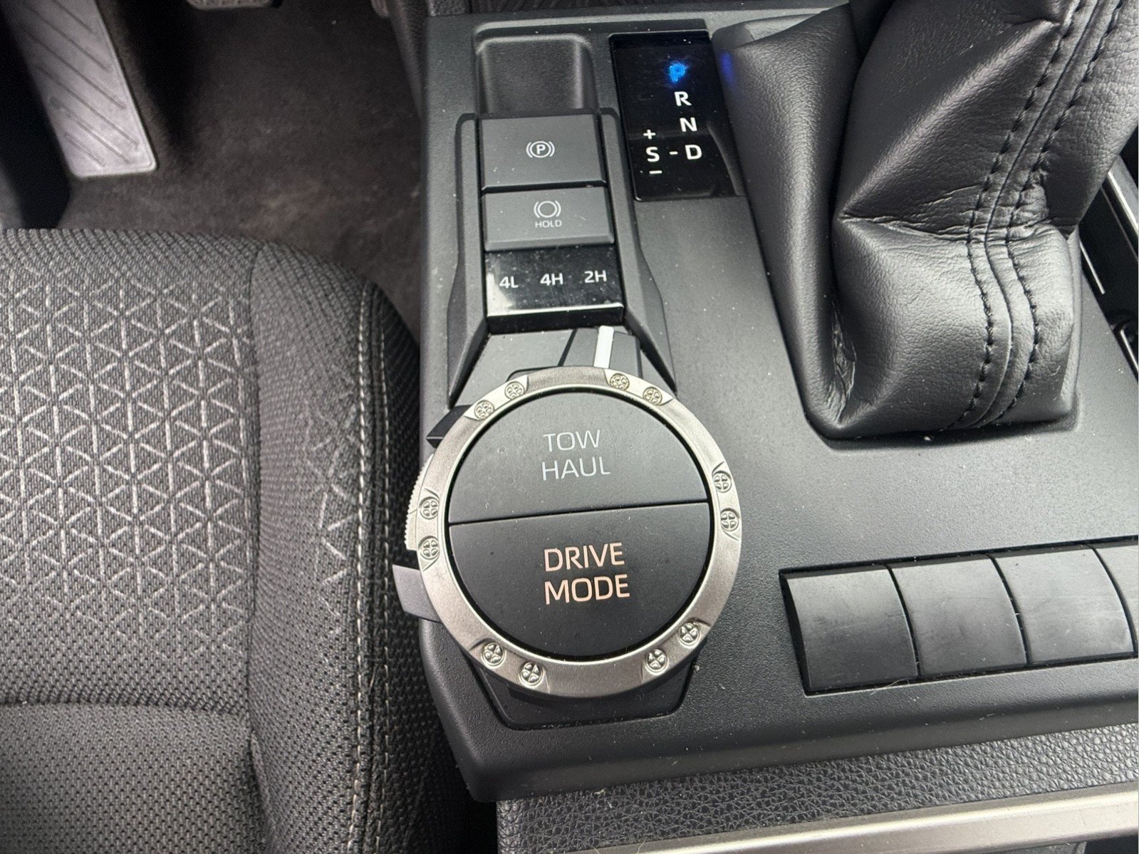Used 2025 Toyota 4Runner SR5 AWD/4WD image 15