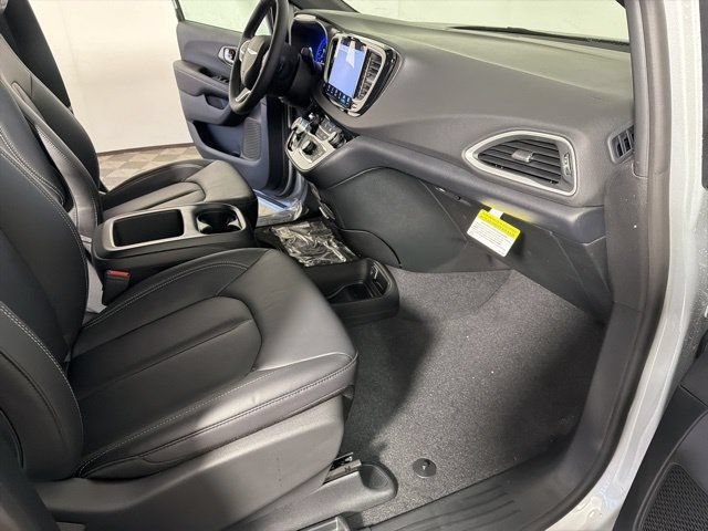 New 2026 Chrysler Voyager LX FWD image 29
