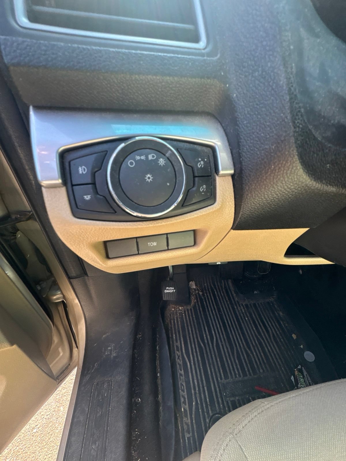 Used 2017 Ford Explorer XLT AWD/4WD image 13