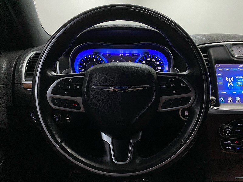 Used 2017 Chrysler 300 C Platinum image 17
