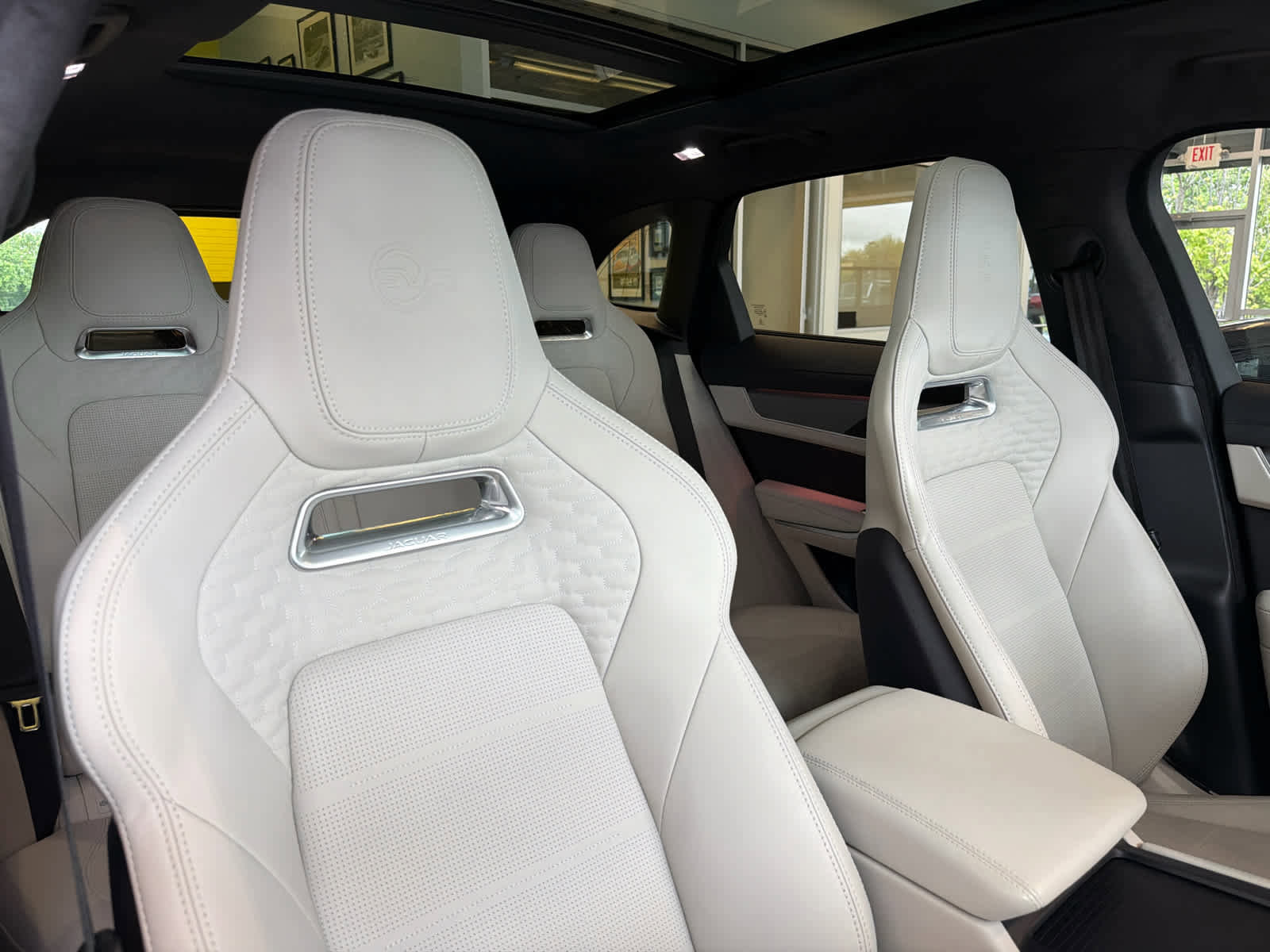 Used 2025 Jaguar F-PACE SVR 575 Edition AWD/4WD image 17