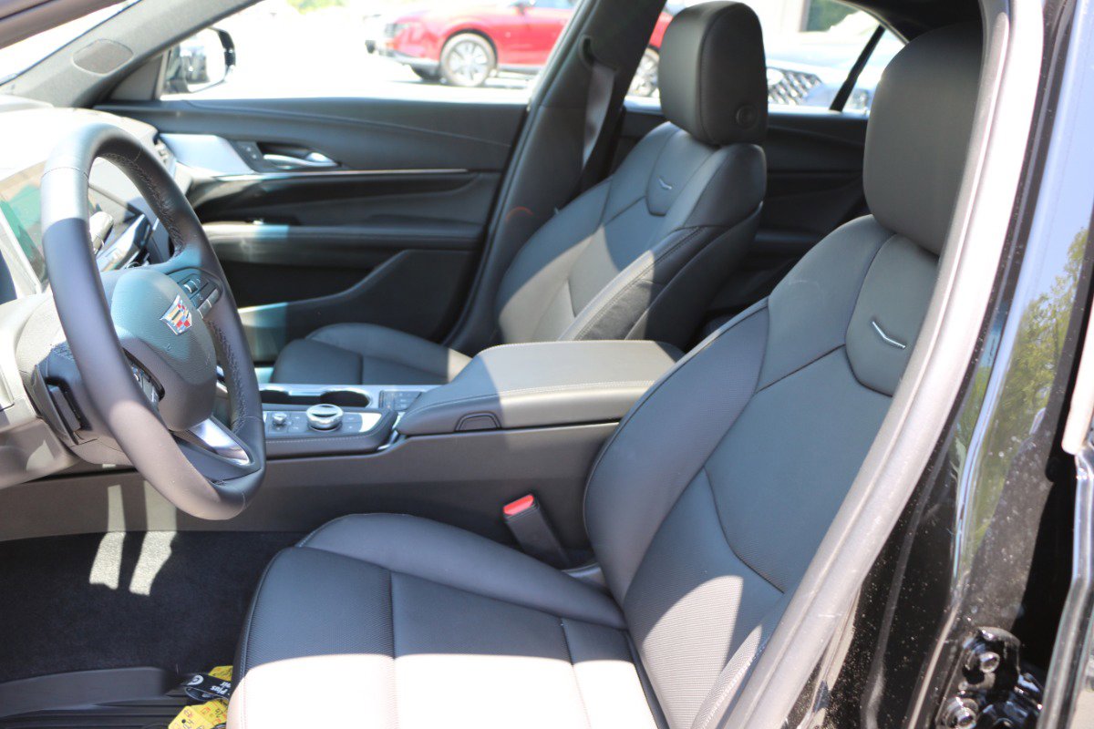 Used 2026 Cadillac CT4 Premium Luxury RWD image 31