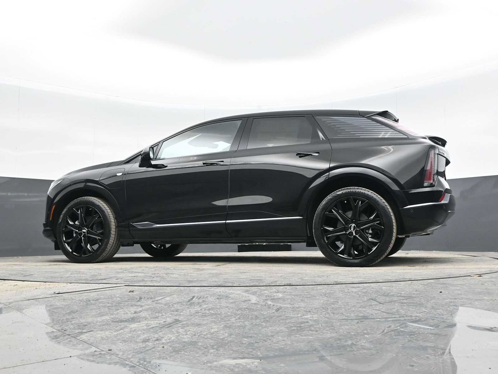 New 2025 Cadillac Optiq Sport 2 w/ LPO, ONYX Package image 33