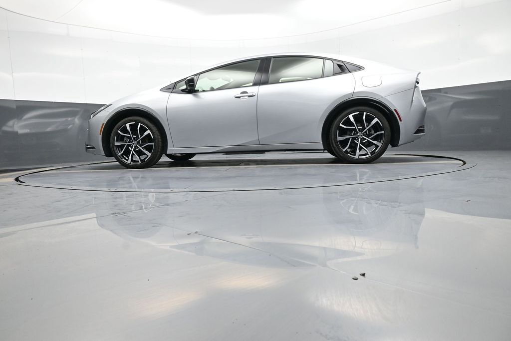 New 2026 Toyota Prius Plug-In Hybrid FWD image 33