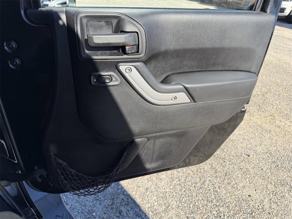 Used 2014 Jeep Wrangler Unlimited Sahara w/ Dual Top Group image 29