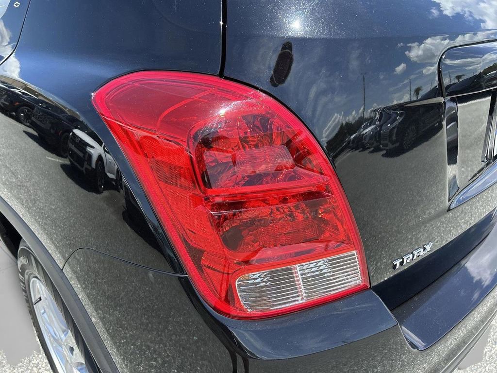 Used 2021 Chevrolet Trax LS w/ Tint and Cruise Package image 15