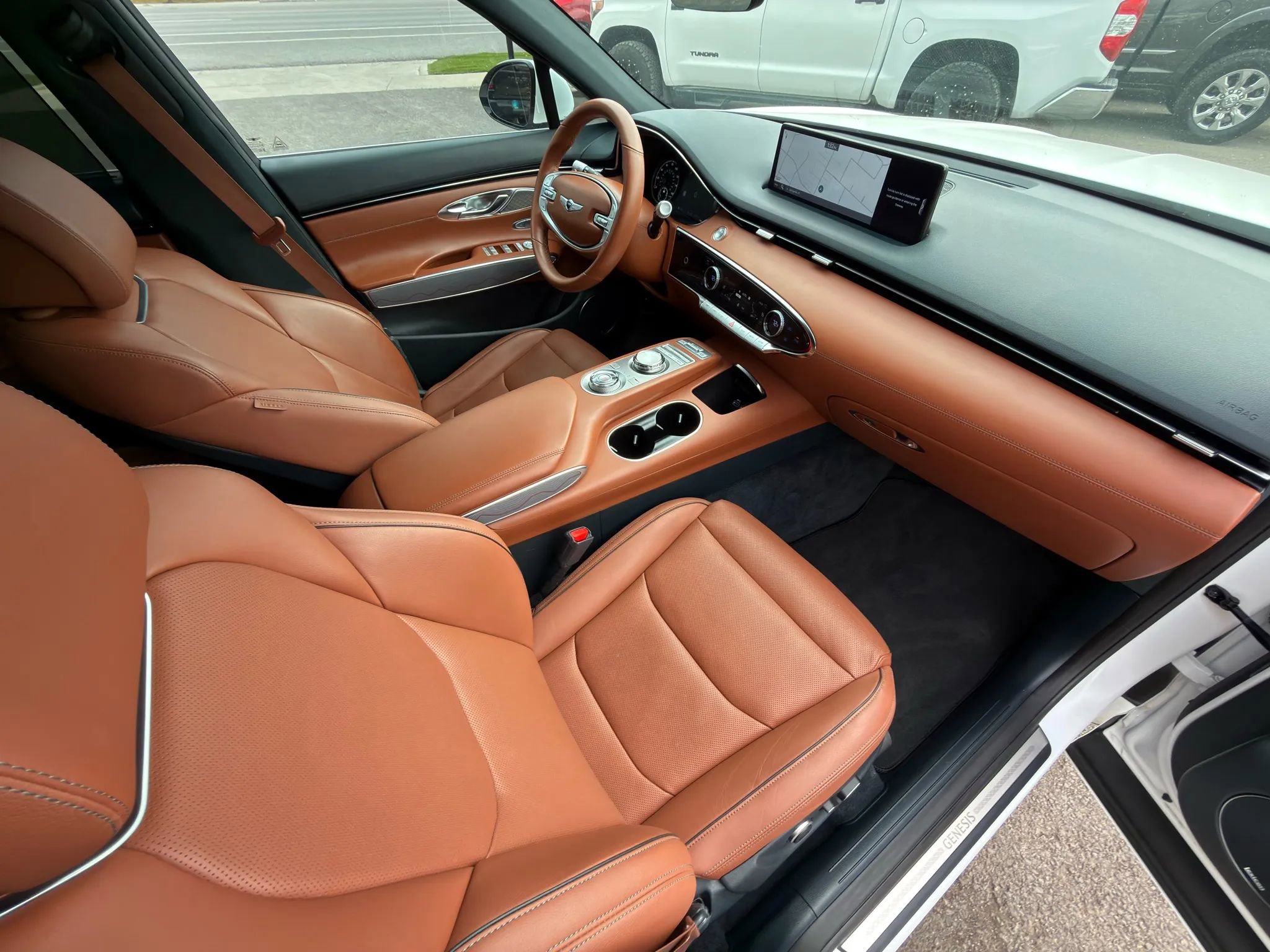 Used 2023 Genesis GV70 2.5T w/ Advanced Package image 4