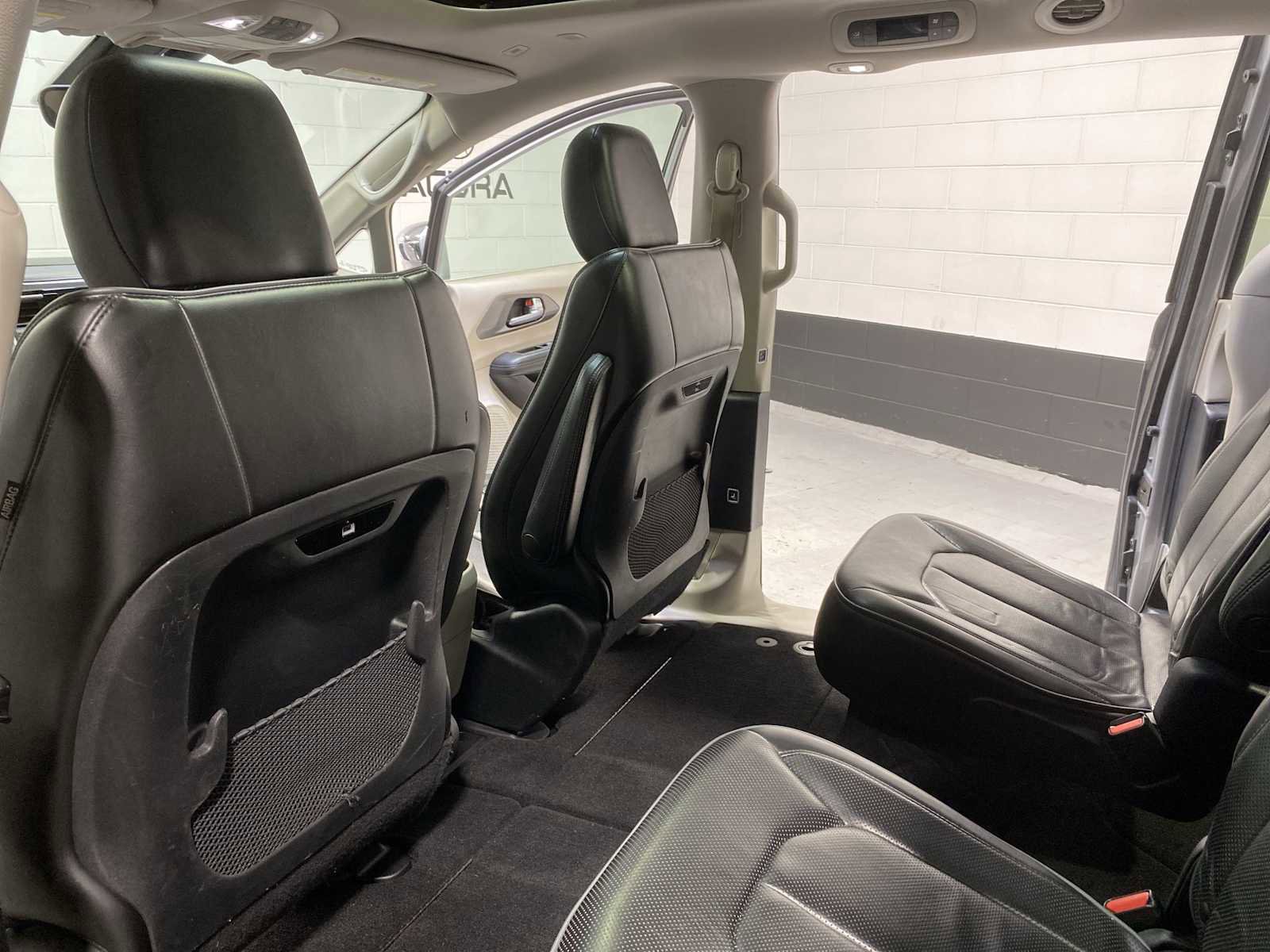 Used 2019 Chrysler Pacifica Limited image 12