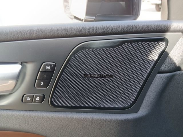 Used 2022 Volvo XC60 B5 Inscription w/ Protection Package Premier image 8