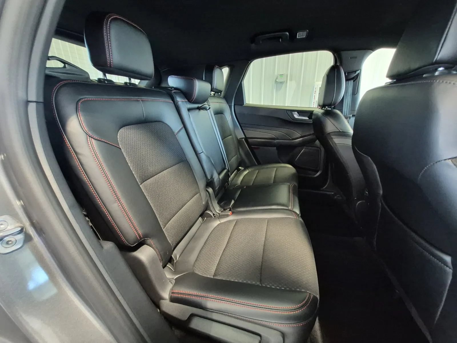 Used 2025 Ford Escape ST-Line Select AWD/4WD image 35