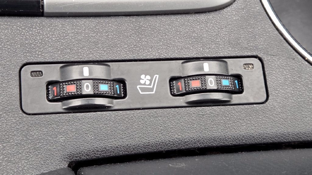 Used 2016 Toyota Highlander Limited AWD/4WD image 23