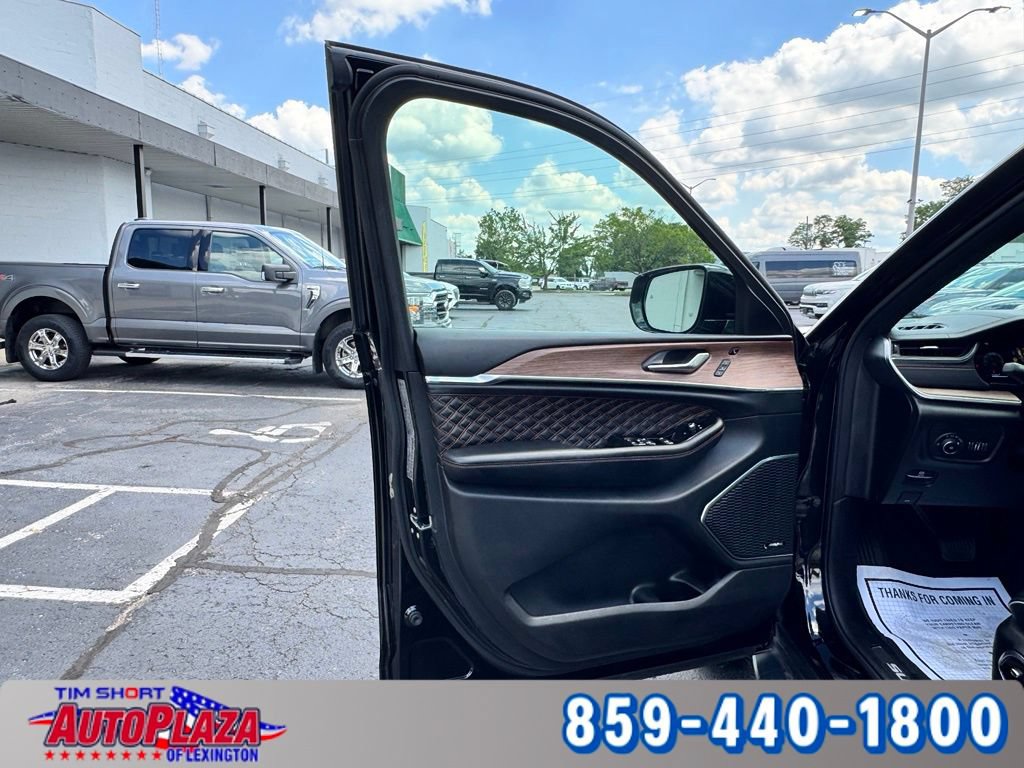 Used 2021 Jeep Grand Cherokee L Summit w/ Luxury Tech Group V AWD/4WD image 60
