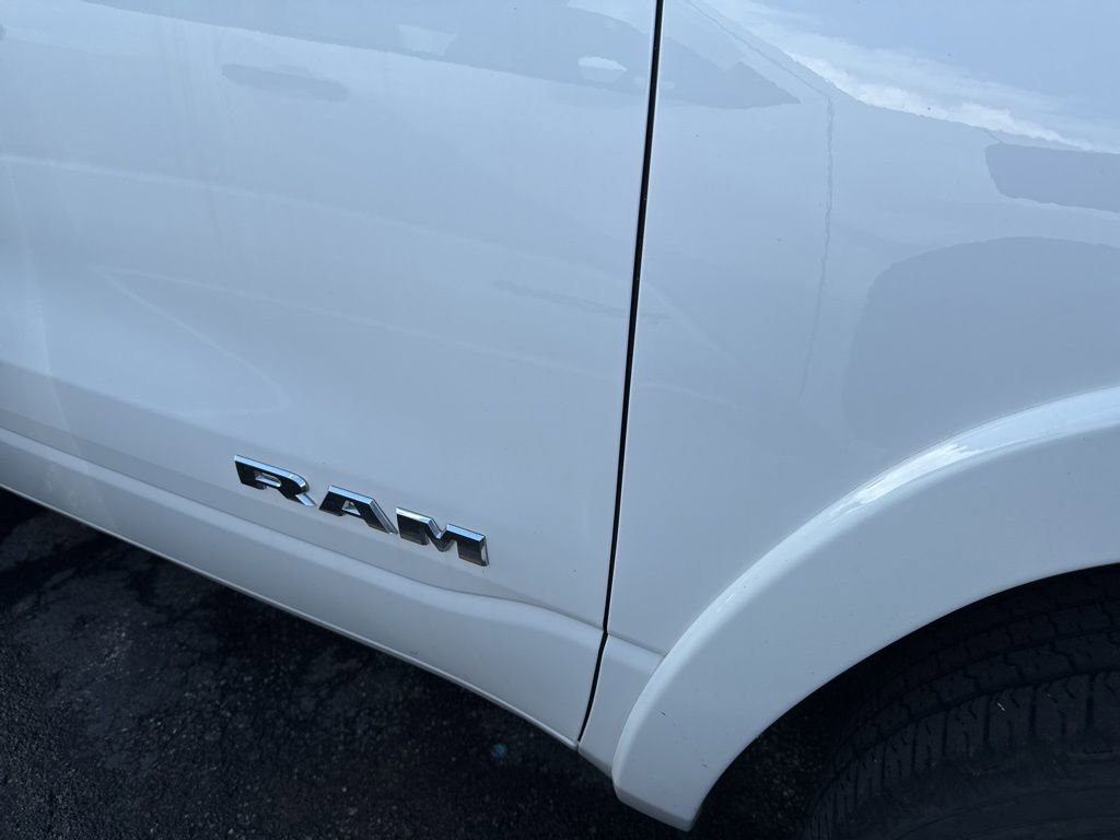 Used 2025 RAM 1500 Big Horn AWD/4WD image 3