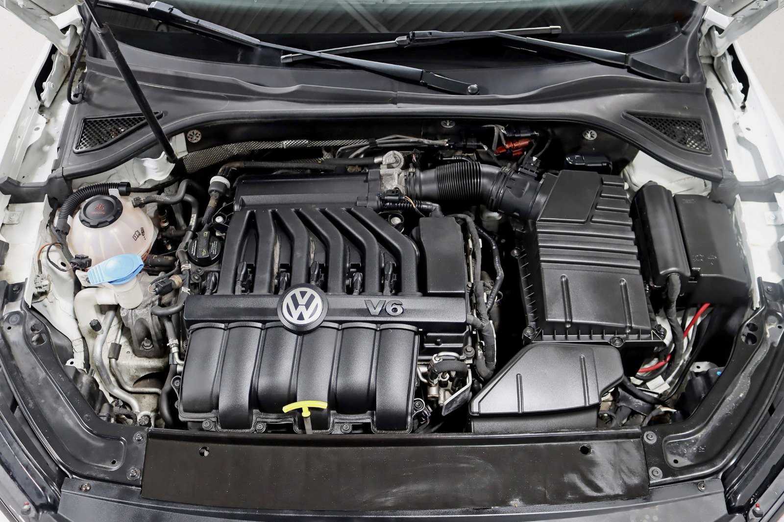 Used 2018 Volkswagen Passat 3.6 FWD image 35