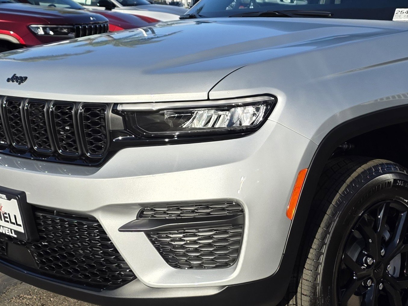 New 2025 Jeep Grand Cherokee Altitude image 8