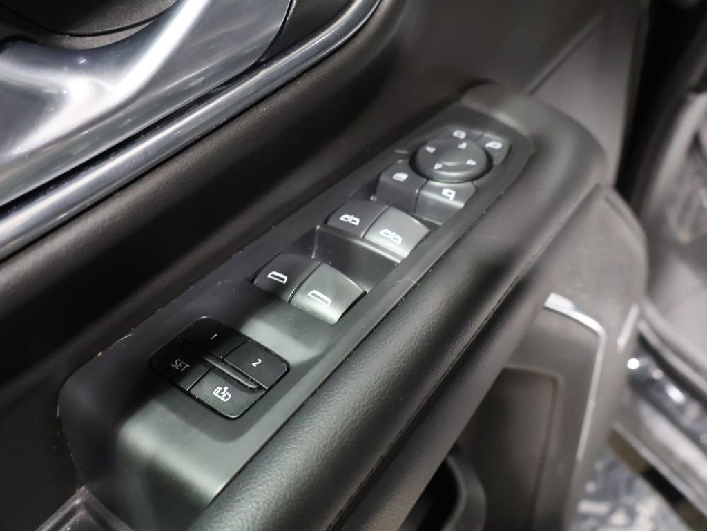 Used 2022 Chevrolet Suburban Z71 w/ Z71 Off-Road Package image 15