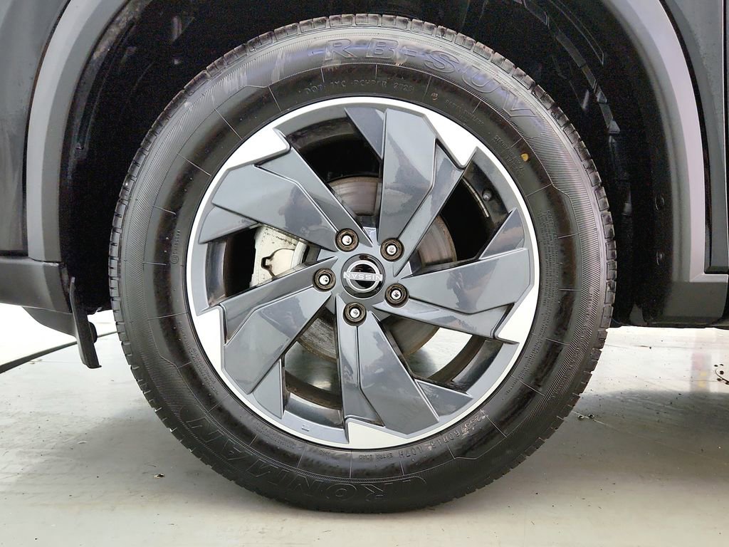 Used 2025 Nissan Rogue SV image 32