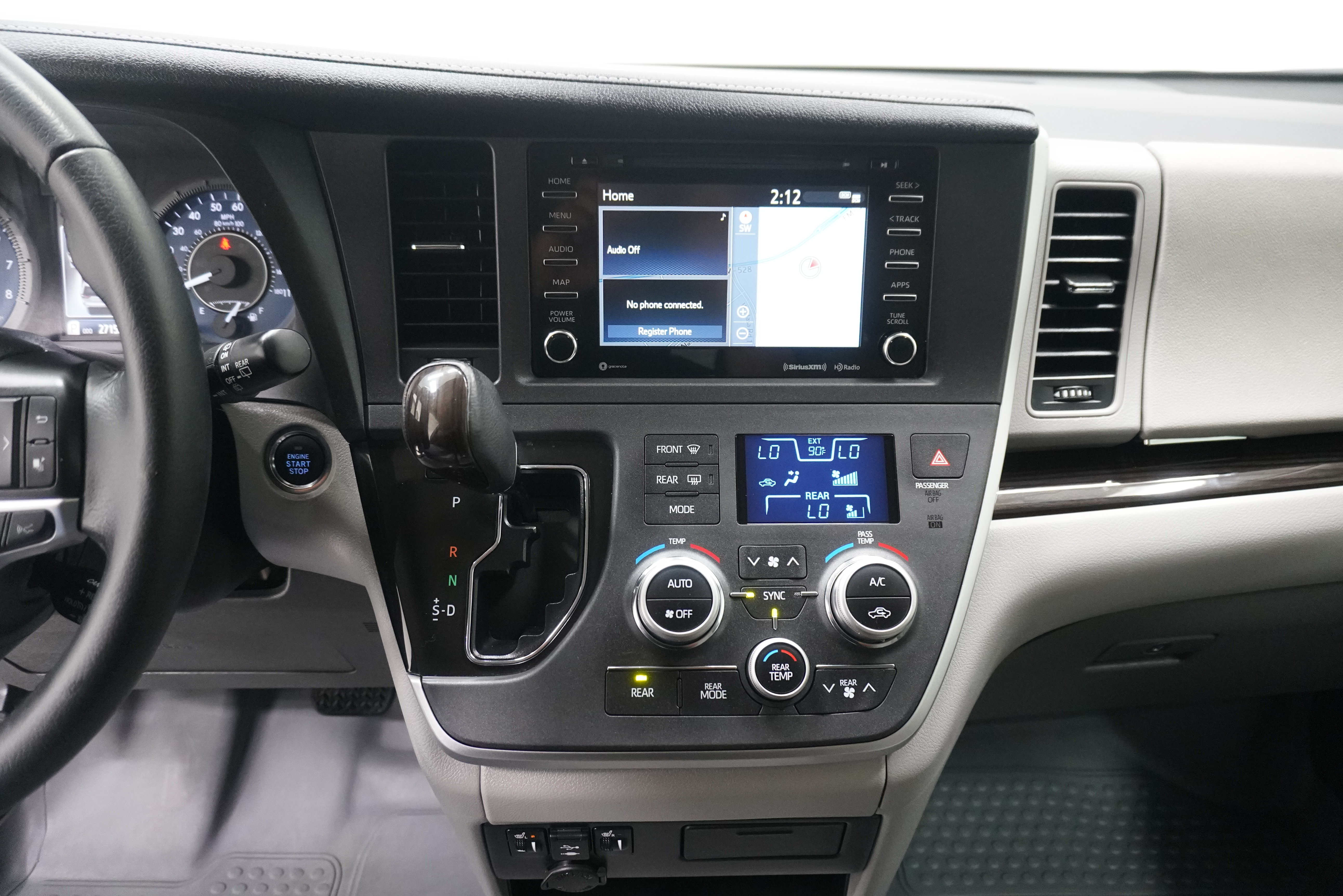 Used 2020 Toyota Sienna XLE w/ XLE Navigation Package FWD image 22
