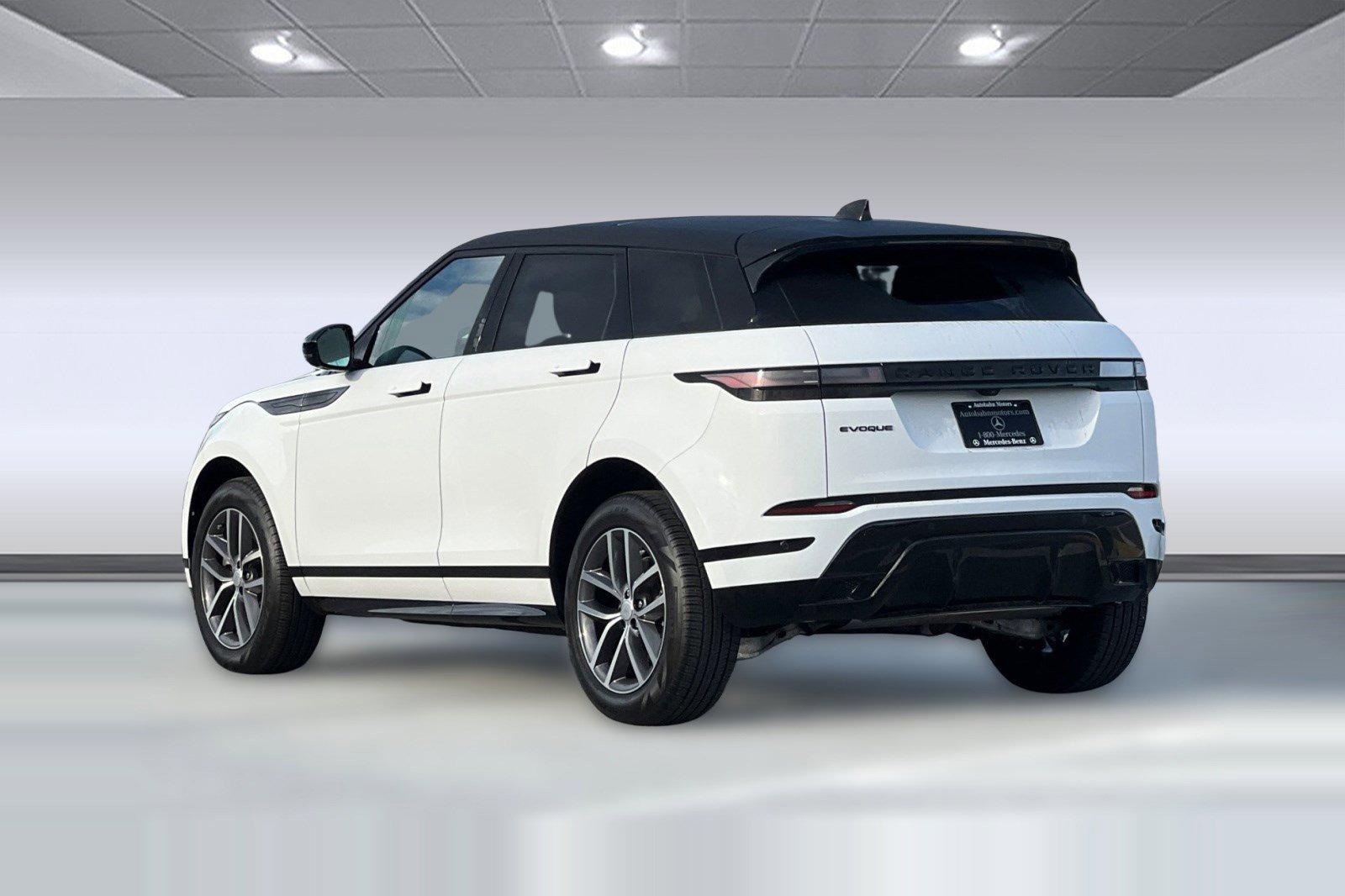 Used 2024 Land Rover Range Rover Evoque Dynamic SE image 3